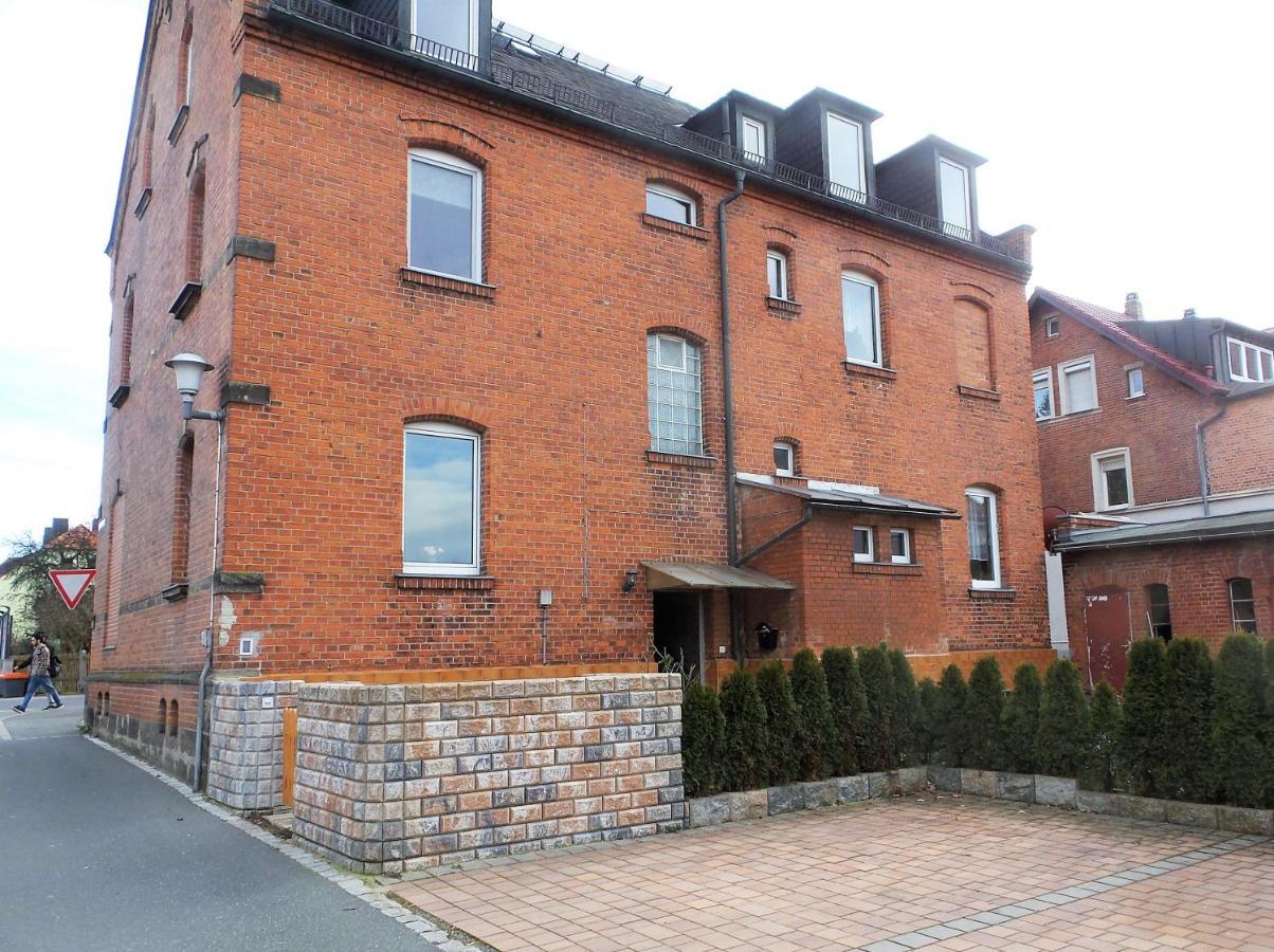 Apartment Bayreuth, 4 Zimmer Ferienwohnung im Haus mit Kunst, WLAN, Küche, Parkplatz Exterior foto