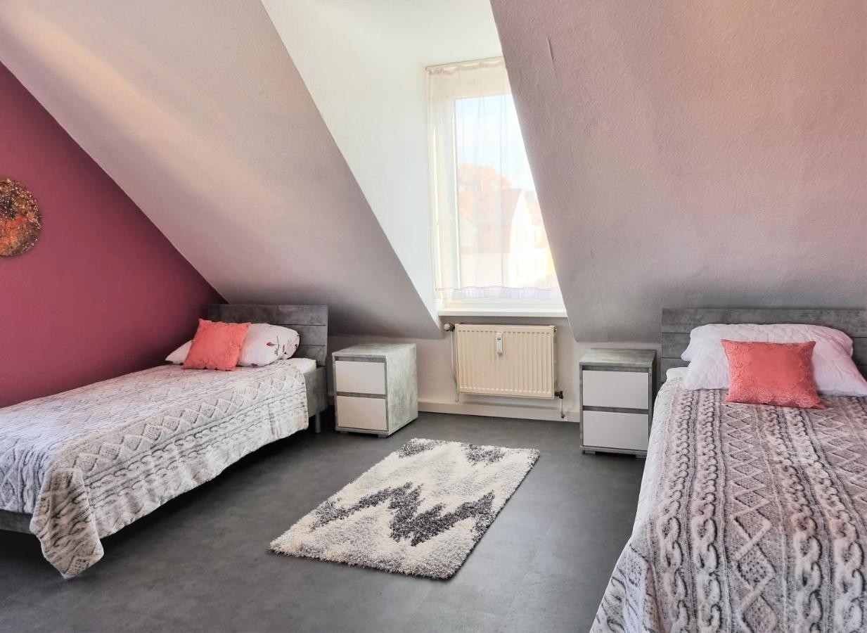 Apartment Bayreuth, 4 Zimmer Ferienwohnung im Haus mit Kunst, WLAN, Küche, Parkplatz Exterior foto