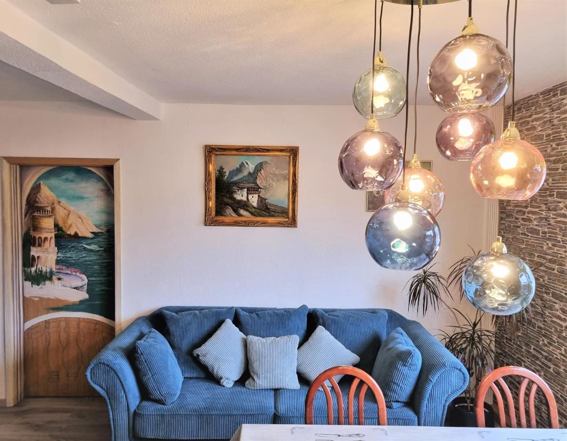 Apartment Bayreuth, 4 Zimmer Ferienwohnung im Haus mit Kunst, WLAN, Küche, Parkplatz Exterior foto