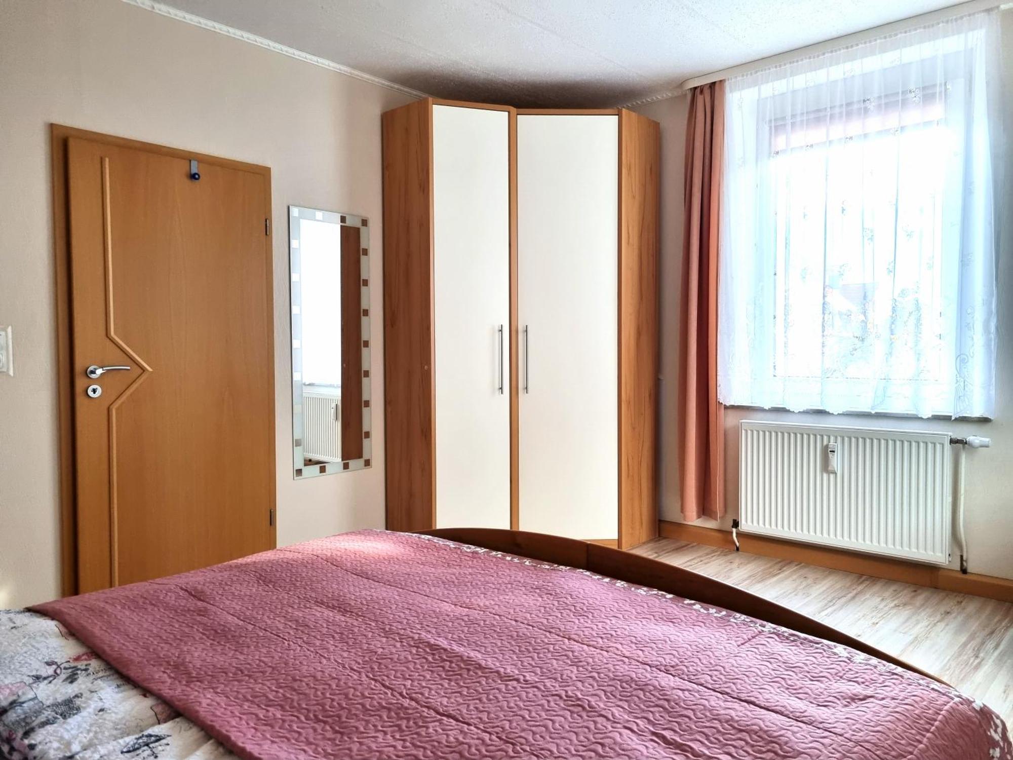 Apartment Bayreuth, 4 Zimmer Ferienwohnung im Haus mit Kunst, WLAN, Küche, Parkplatz Exterior foto